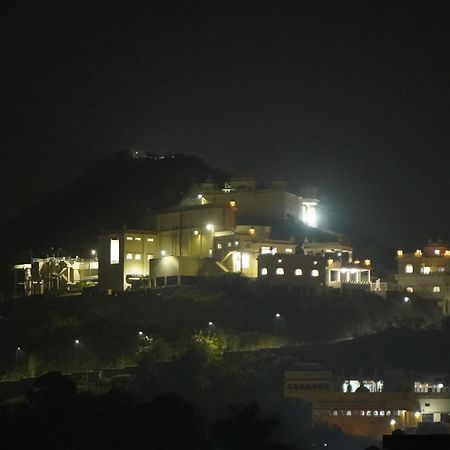 Shri Daulat Villas Udaipur Bagian luar foto