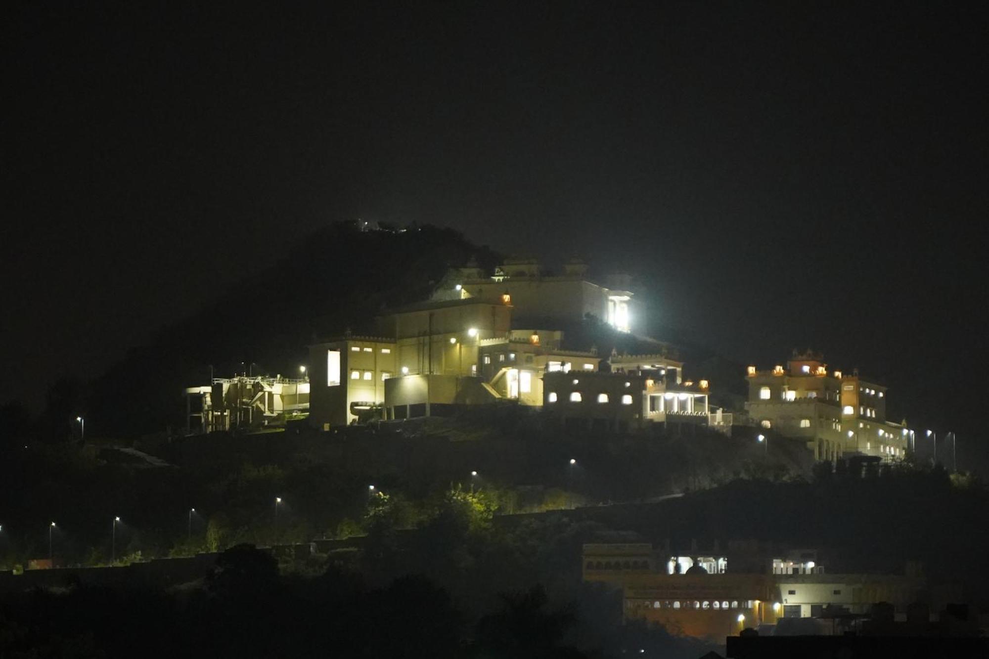 Shri Daulat Villas Udaipur Bagian luar foto